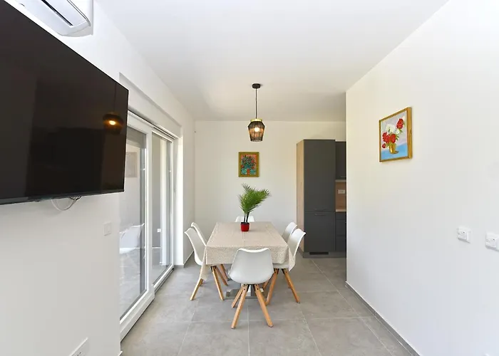 Ante 2245 Vakantiehuis Peroj