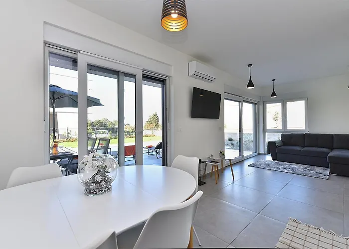 Ante 2245 Vakantiehuis Peroj