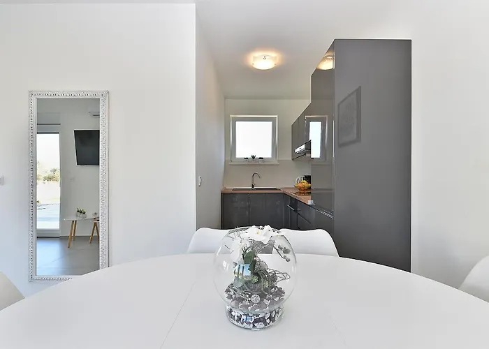 Ante 2245 Vakantiehuis Peroj